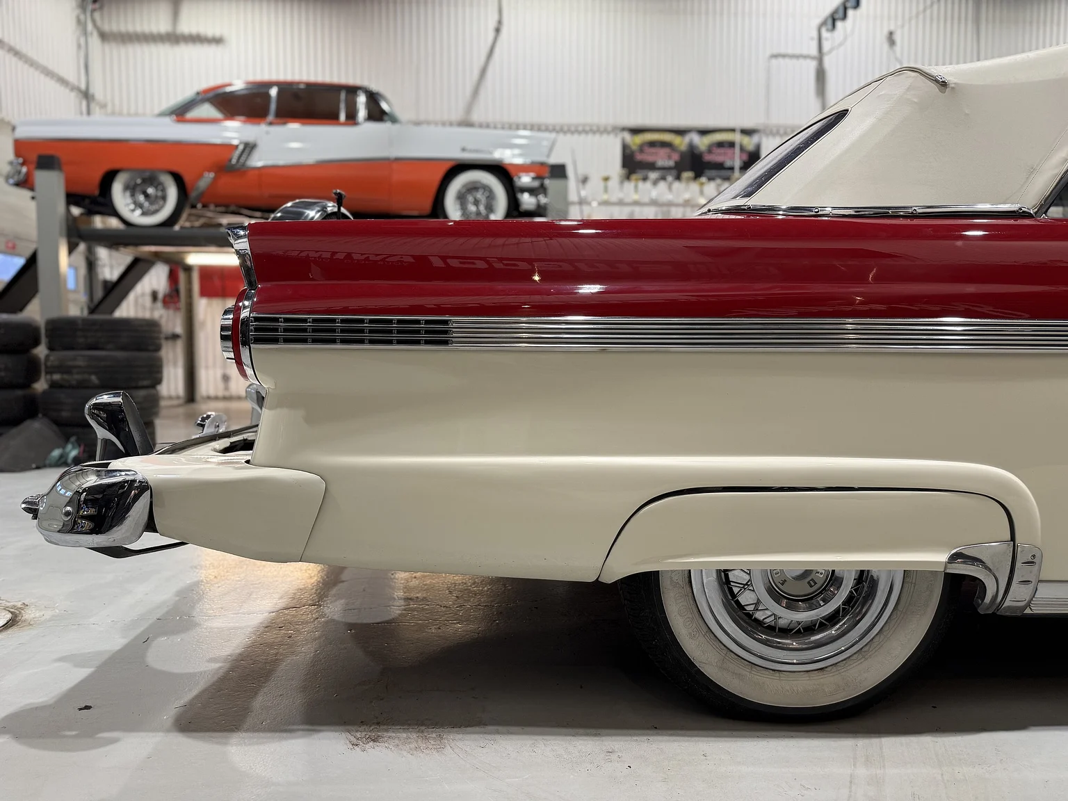 Aussenfoto 1956 Ford Fairlane Sunliner V8 5.1 (71)