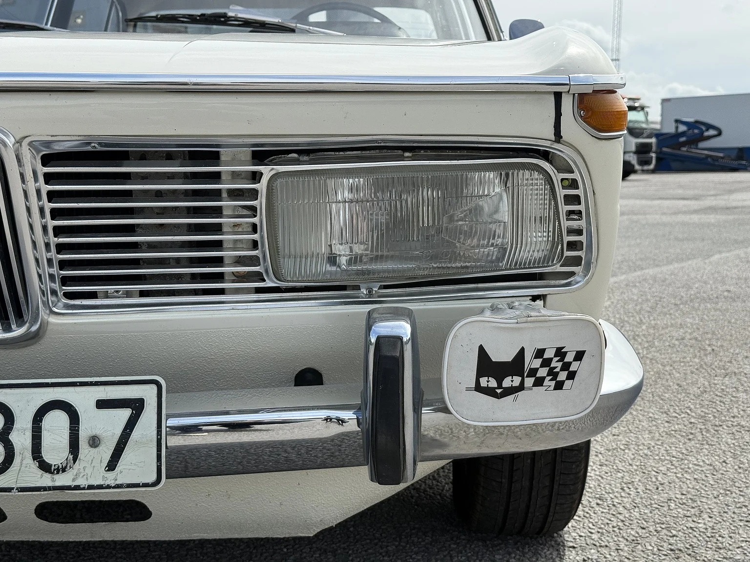 Exteriörbild på 1970 BMW New Class 4-dörrars Sedan (7)