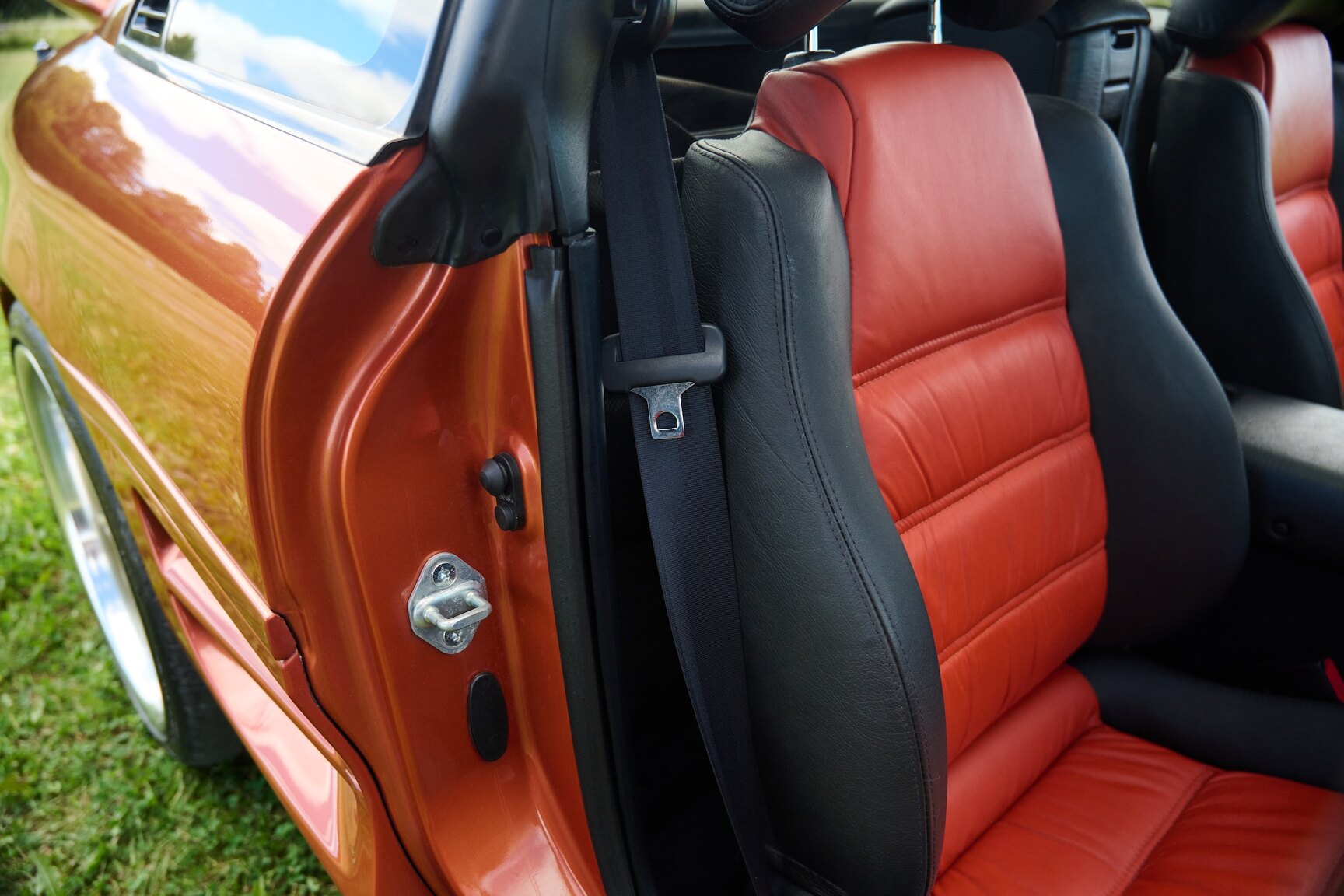 Interior image of 1999 Toyota MR2 2.0 Turbo