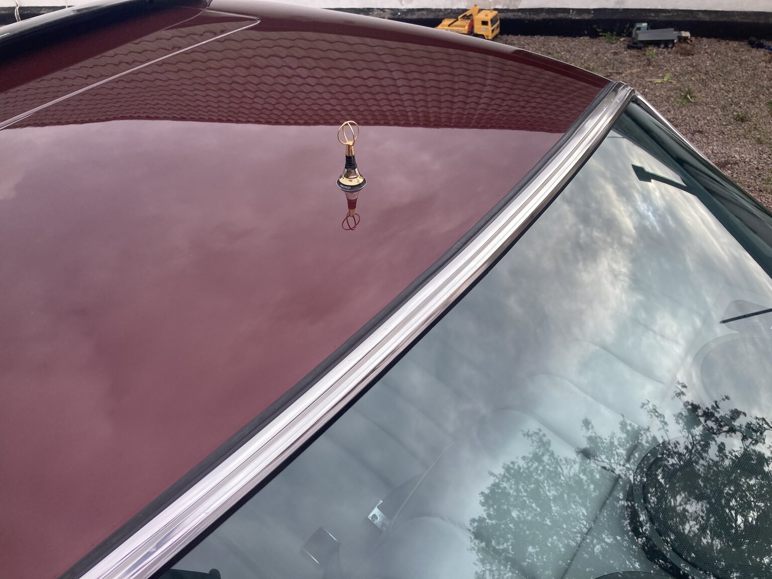Exterior image of 1973 Mercedes-Benz 450 SLC