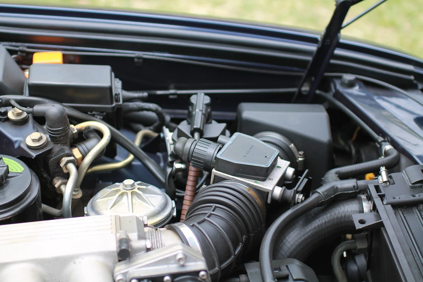 Image of 1989 BMW 750iA (26) mechanics