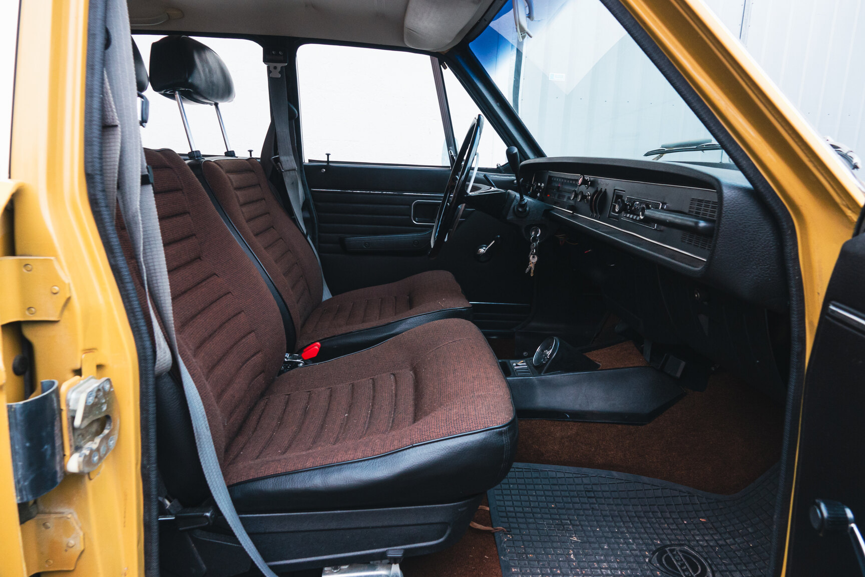 Interiörbild 1971 Volvo 144 2.0 Automat