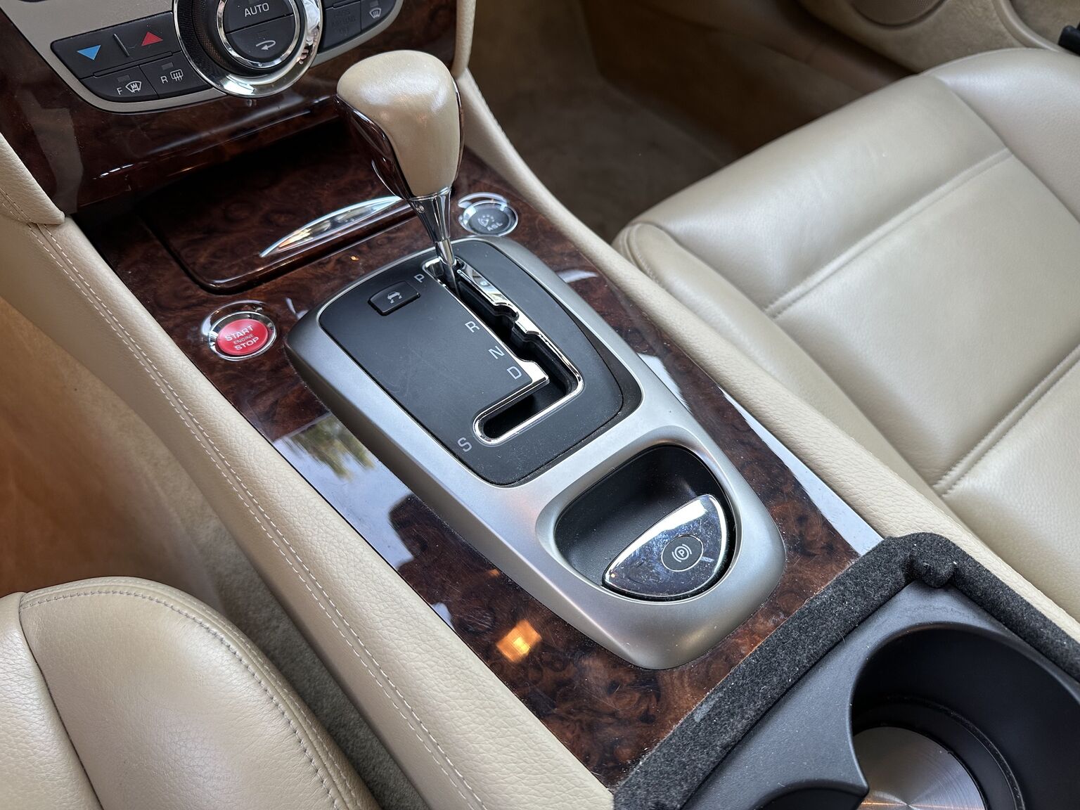 Innenraumfoto von 2007 Jaguar XKR