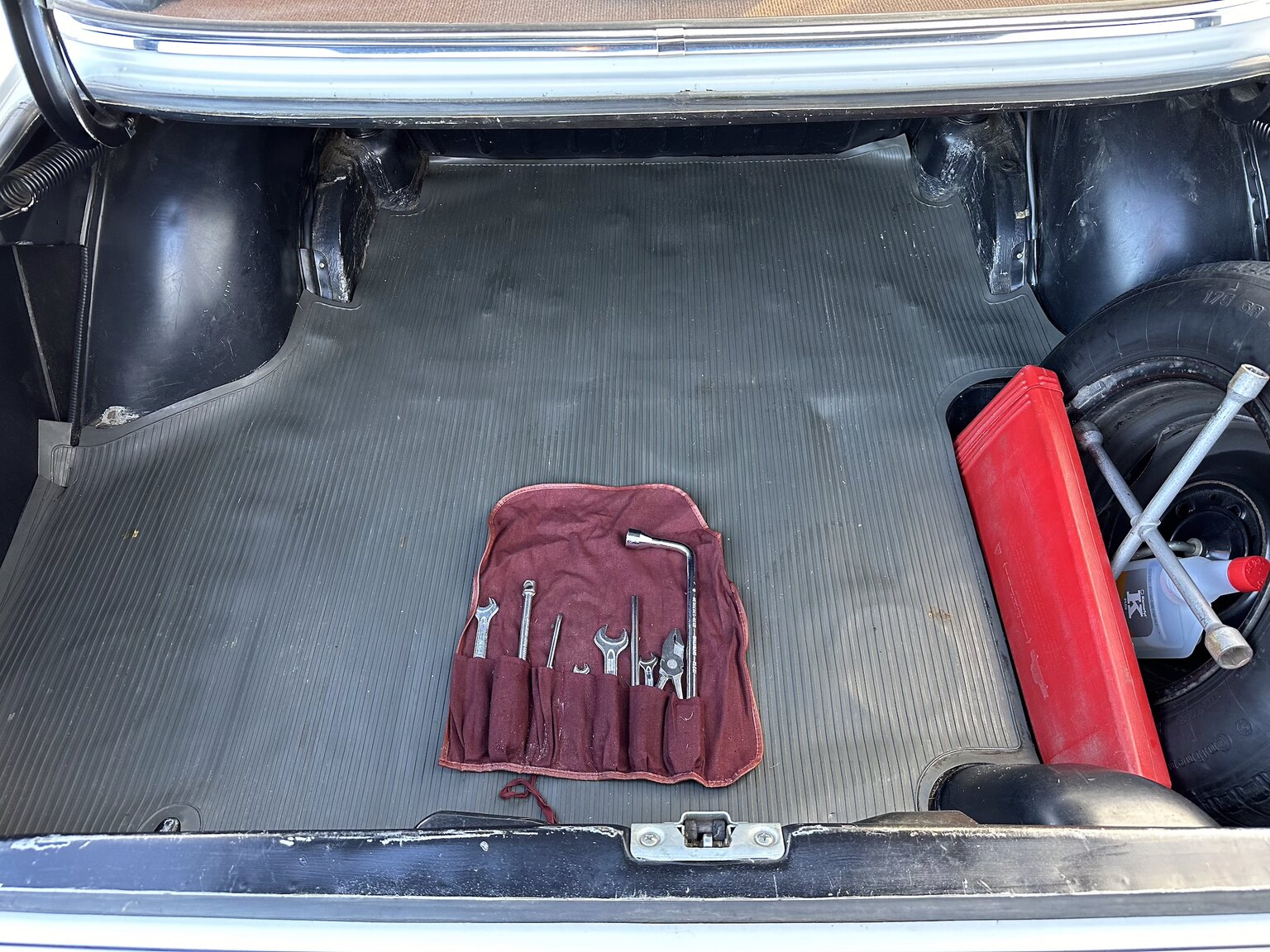 Interiörbild 1975 Mercedes Benz 200