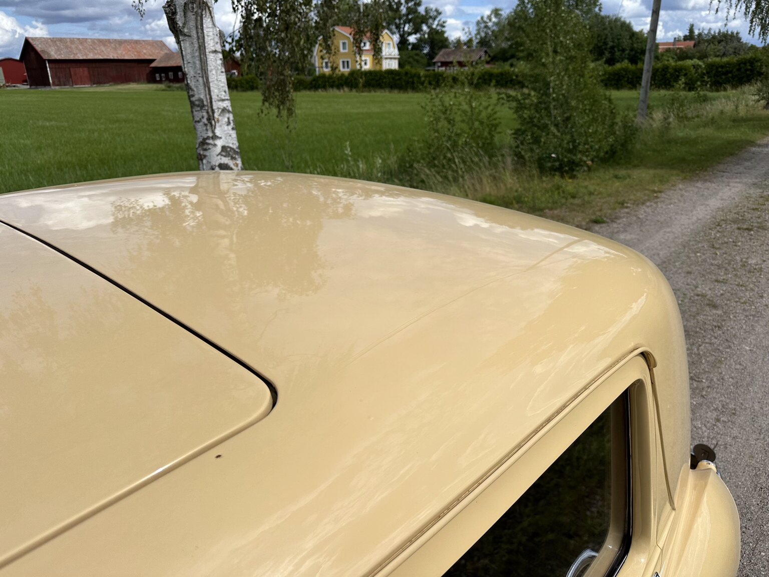 Exterior image of 1947 Bentley Mark IV Sport Saloon