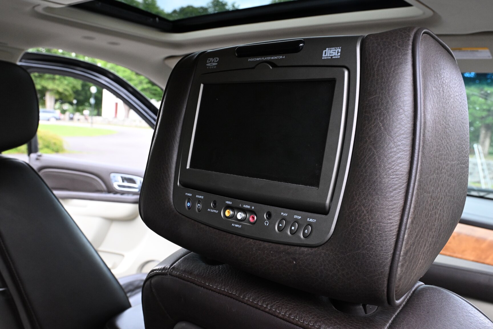 Interior image of 2010 Cadillac Escalade ESV 6.2 Flexfuel