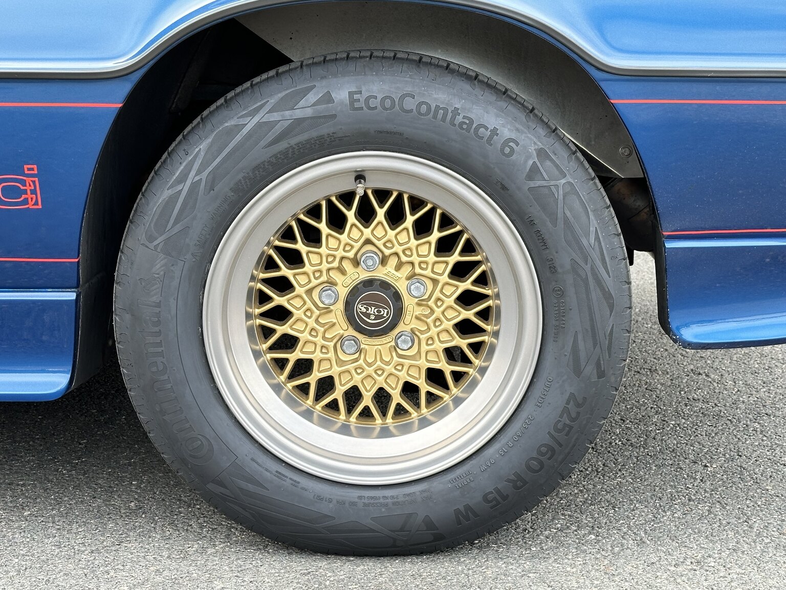 Exterior image of 1987 Lotus Esprit Turbo HCi (37)