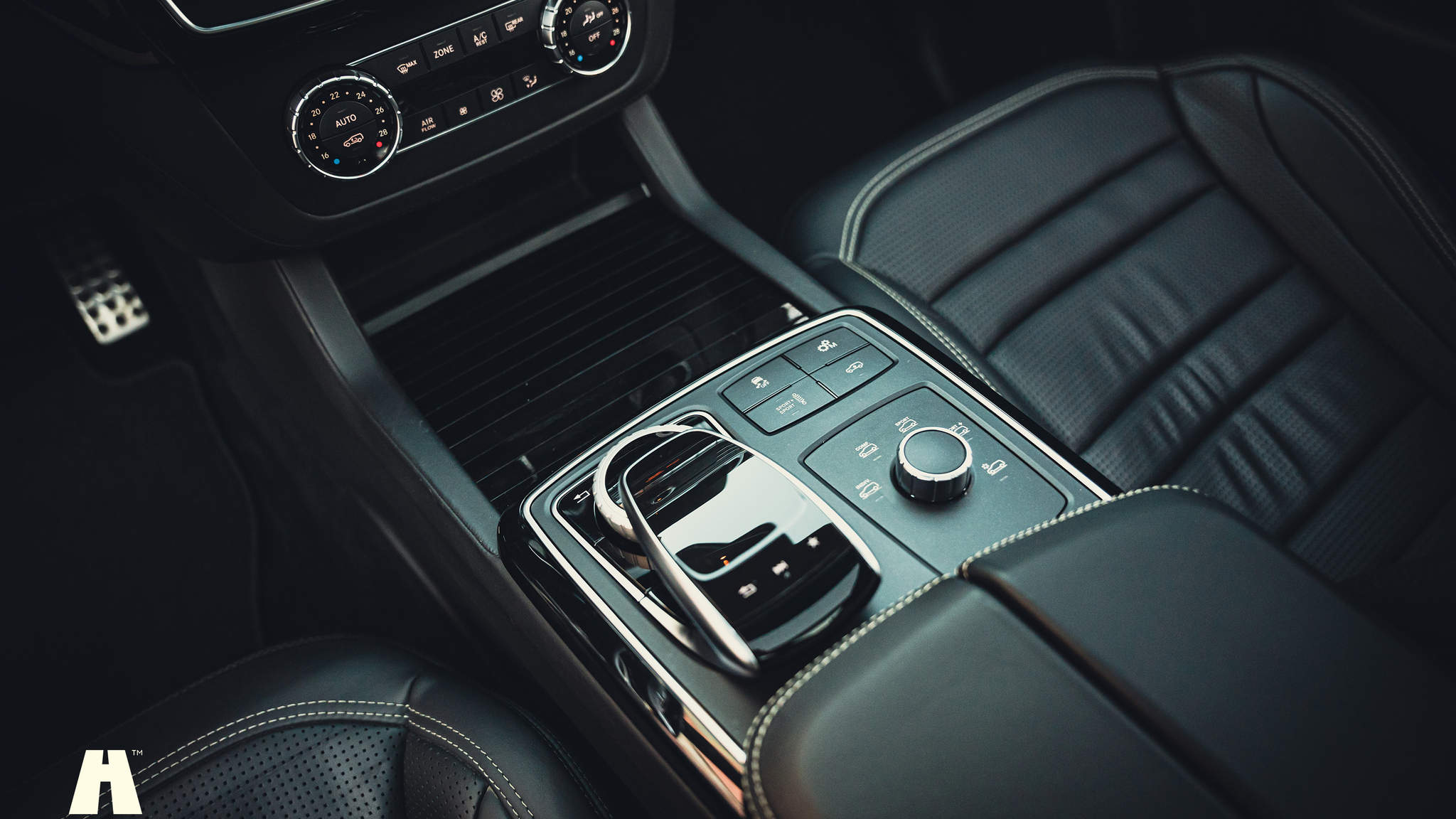 Innenraumfoto von 2017 Mercedes-Benz GLS 63 AMG (45)