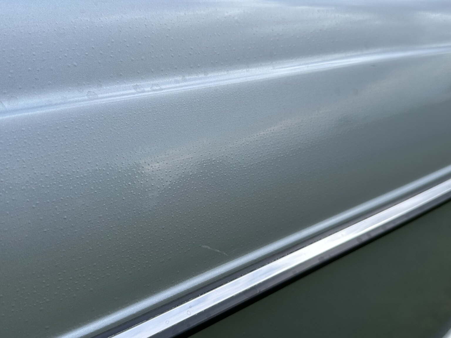 Exteriörbild på 1984 Mercedes-Benz 230 CE