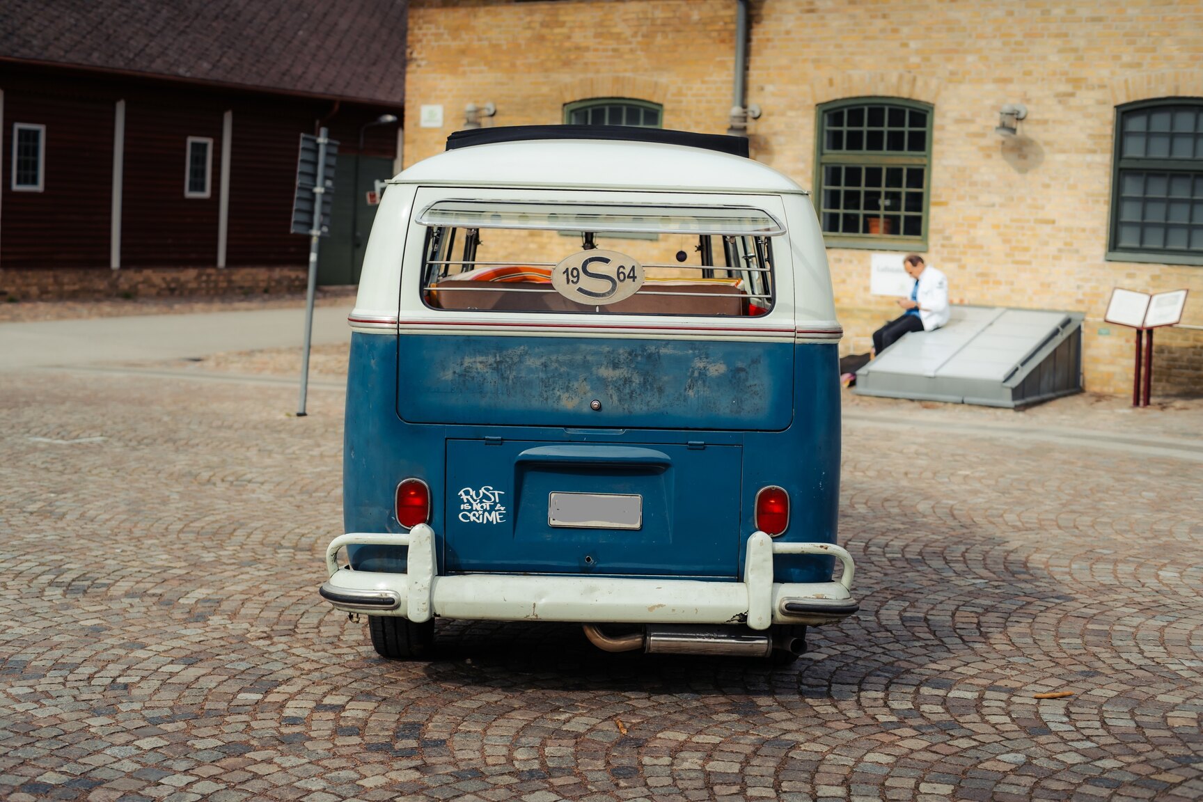Aussenfoto 1964 Volkswagen Kleinbus Transporter 1500 Deluxe “21-fönsters Samba”