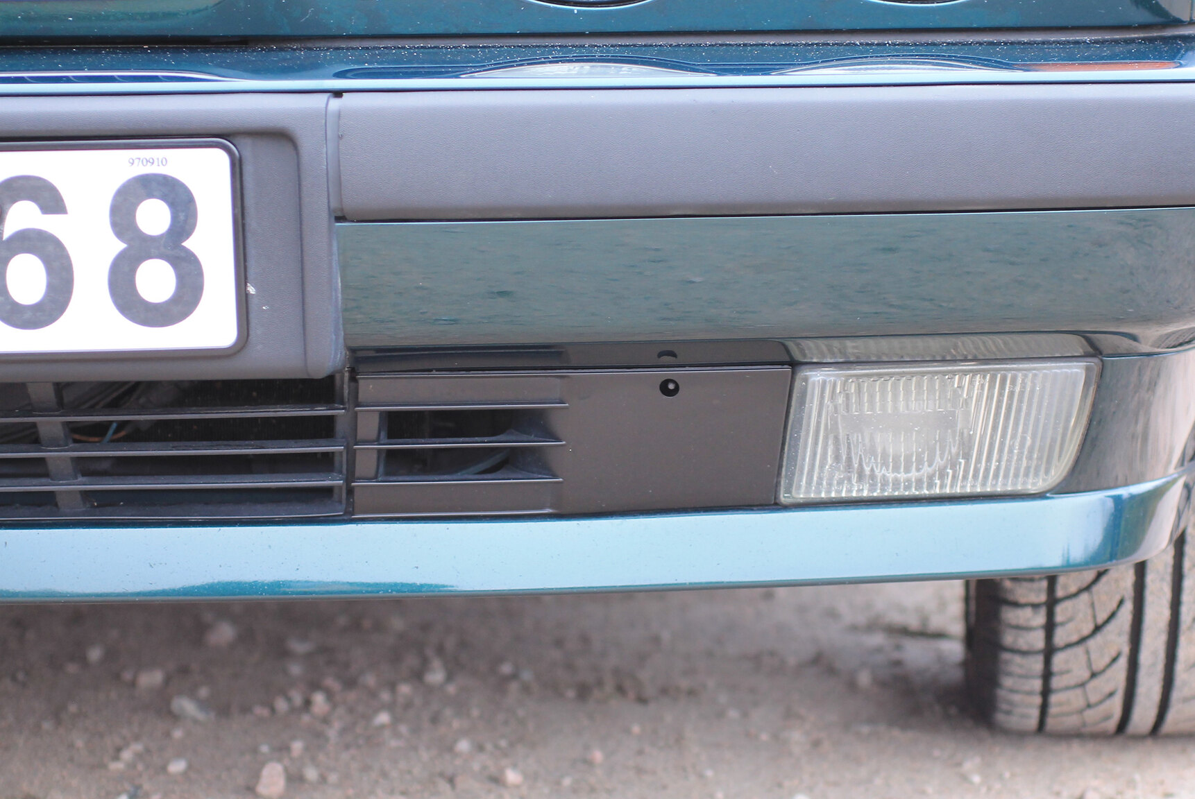 Exterior image of 1996 BMW 520i Touring