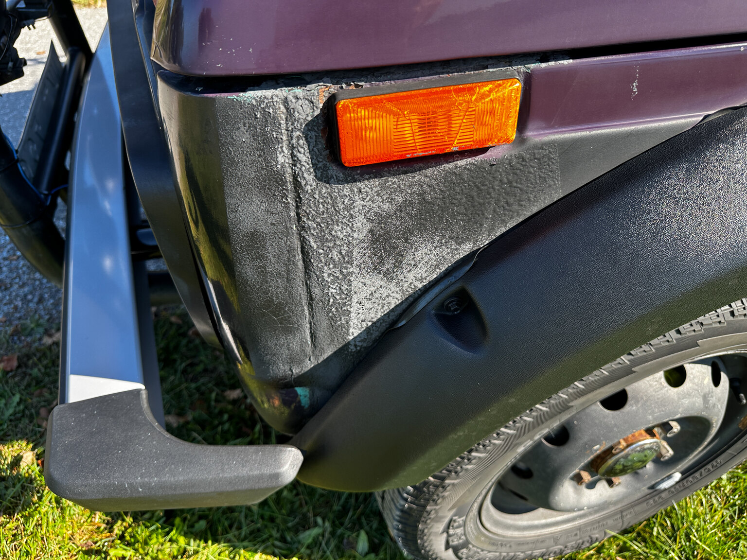Exterior image of 2004 Lada Niva
