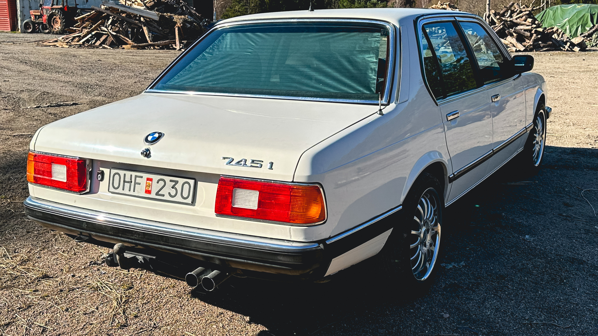 Exteriörbild på 1984 BMW 745i Executive Automat