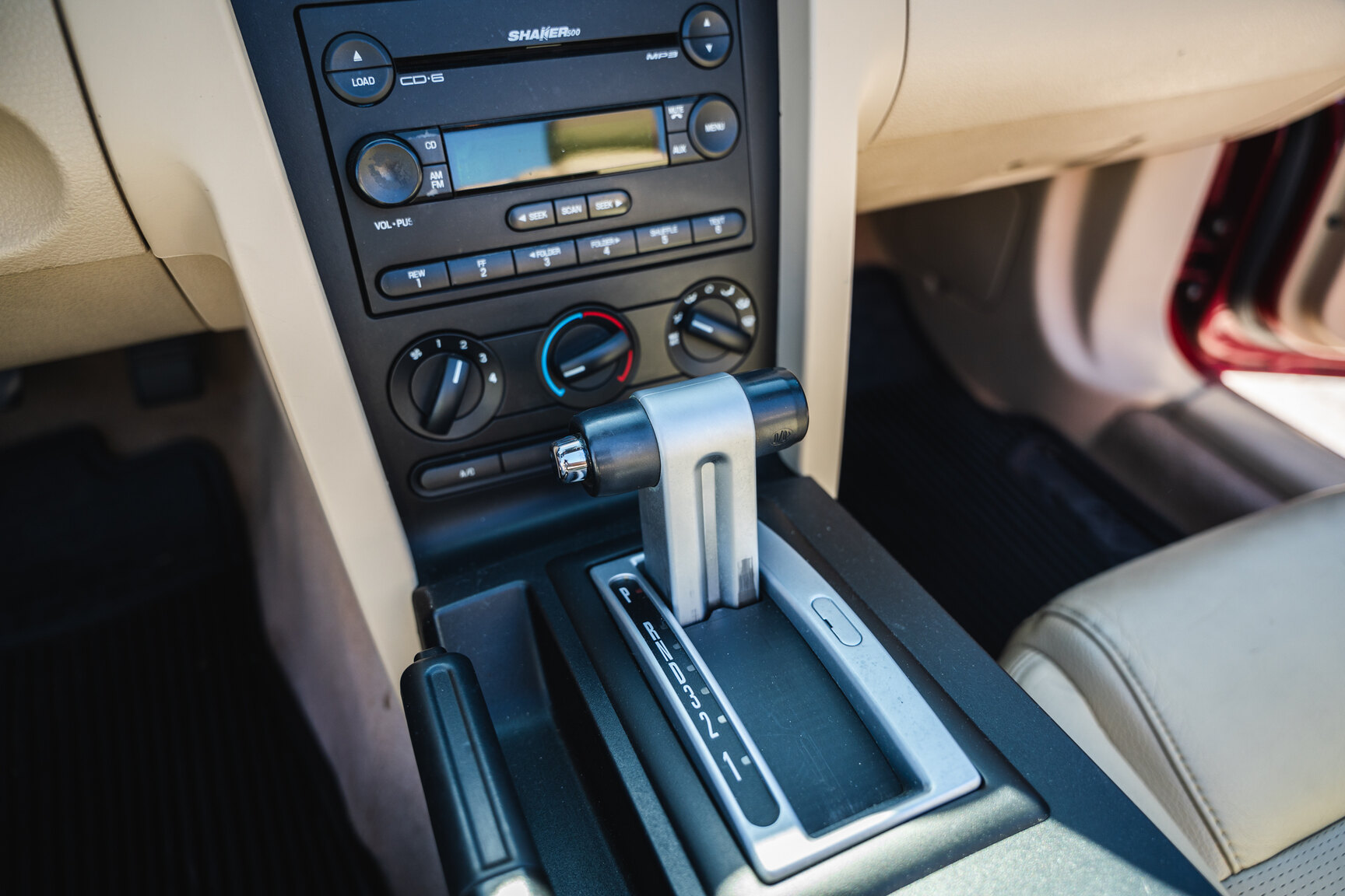 Interior image of 2005 Ford Mustang GT Cabriolet