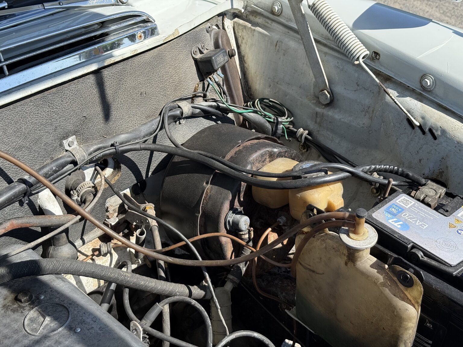 Image of 1967 Mercedes-Benz 230 Safari mechanics