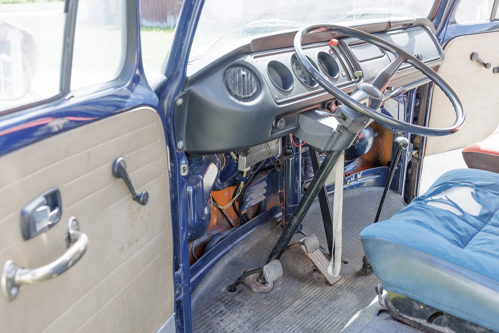 Interior image of 1973 Volkswagen Typ 2 Transporter T2 (1)