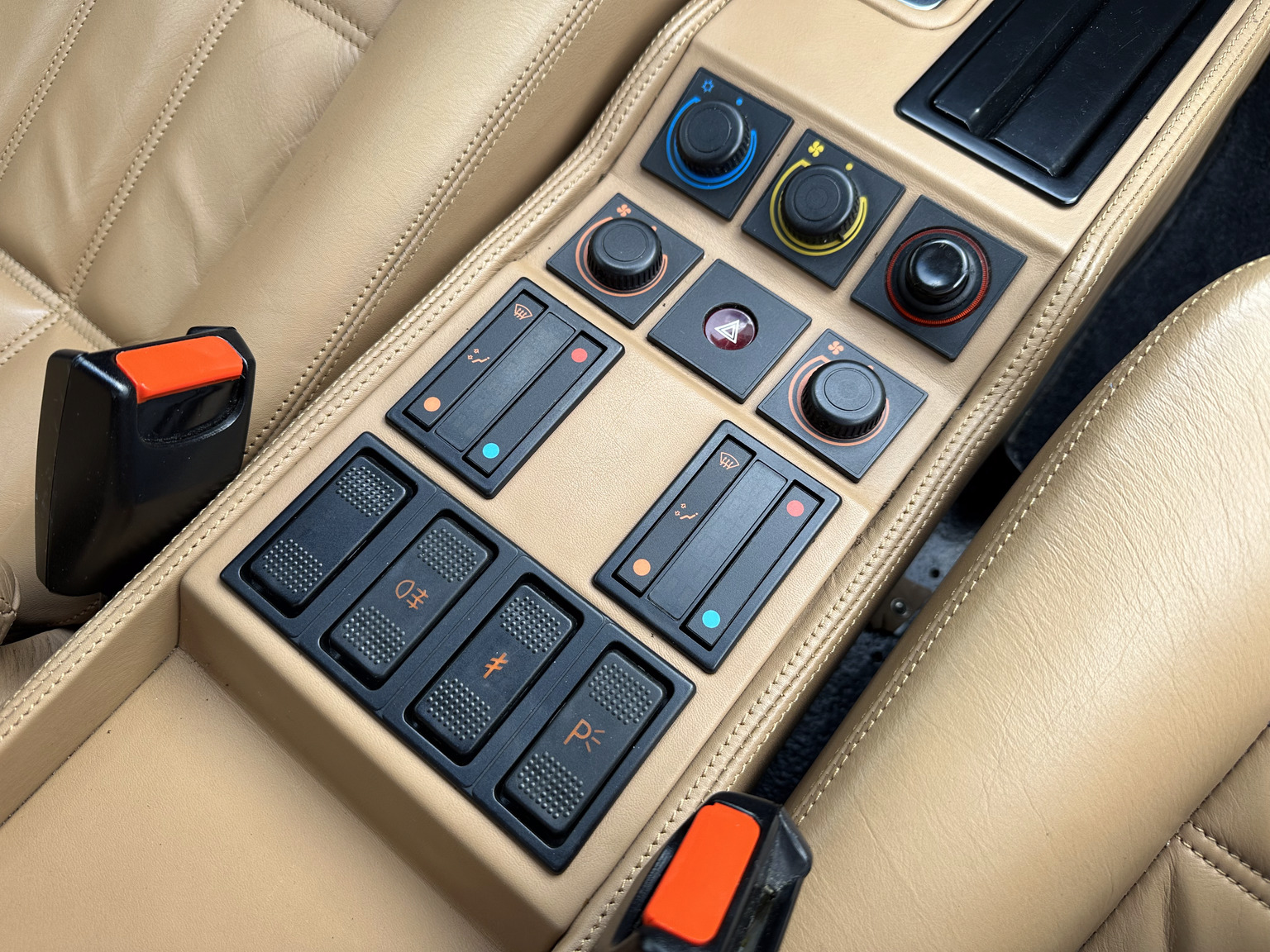 Interiörbild 1988 Ferrari 328 GTB