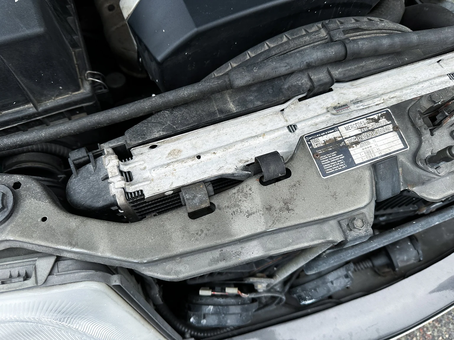 Image of 1993 Mercedes-Benz E 320 "AMG" mechanics (17)