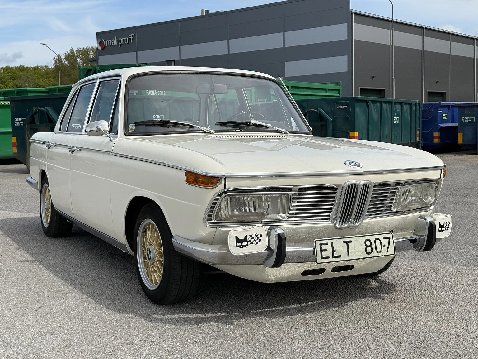 Exteriörbild på 1970 BMW New Class 4-dörrars Sedan (48)