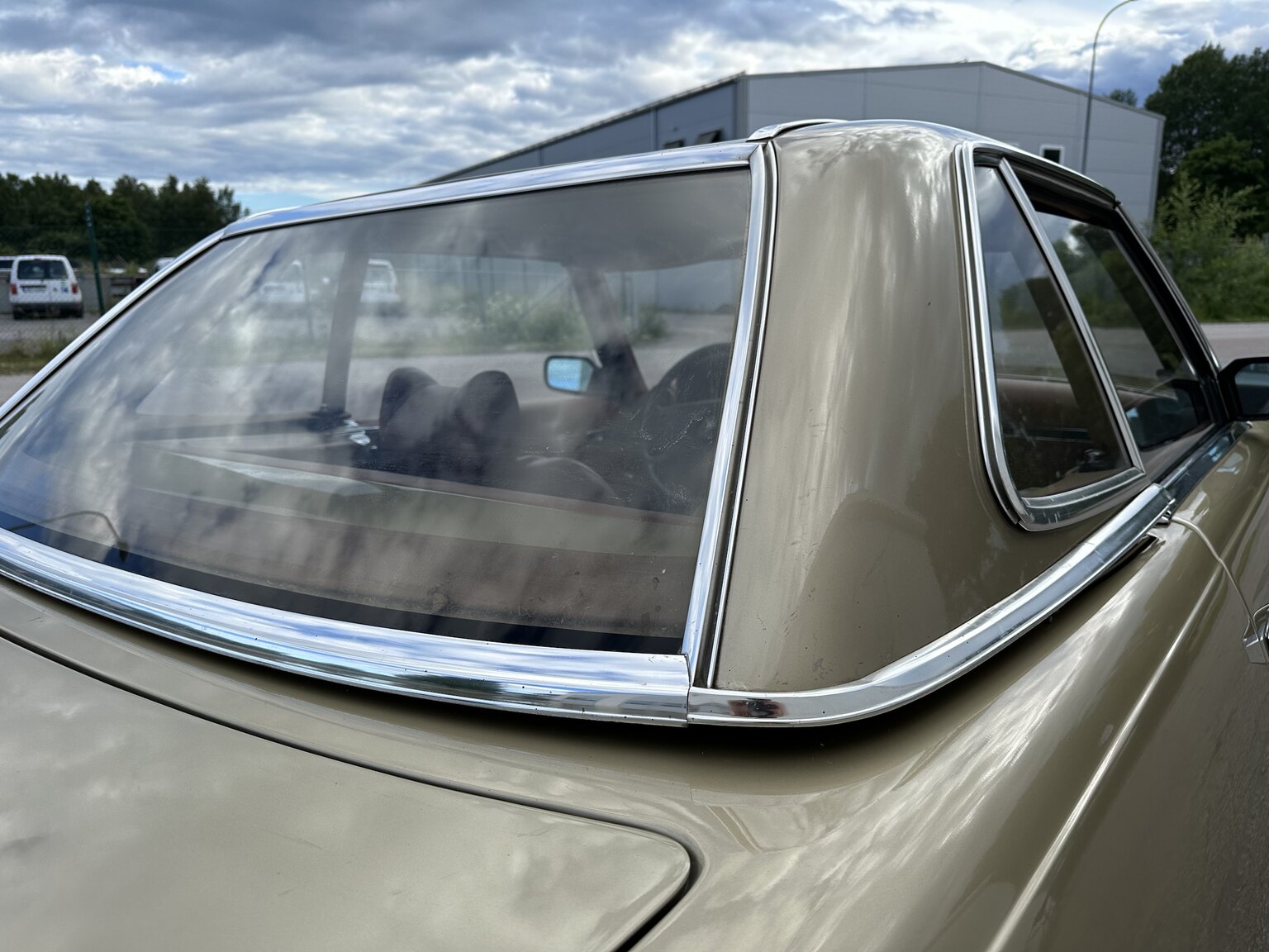 Exterior image of 1974 Mercedes benz 450 SL