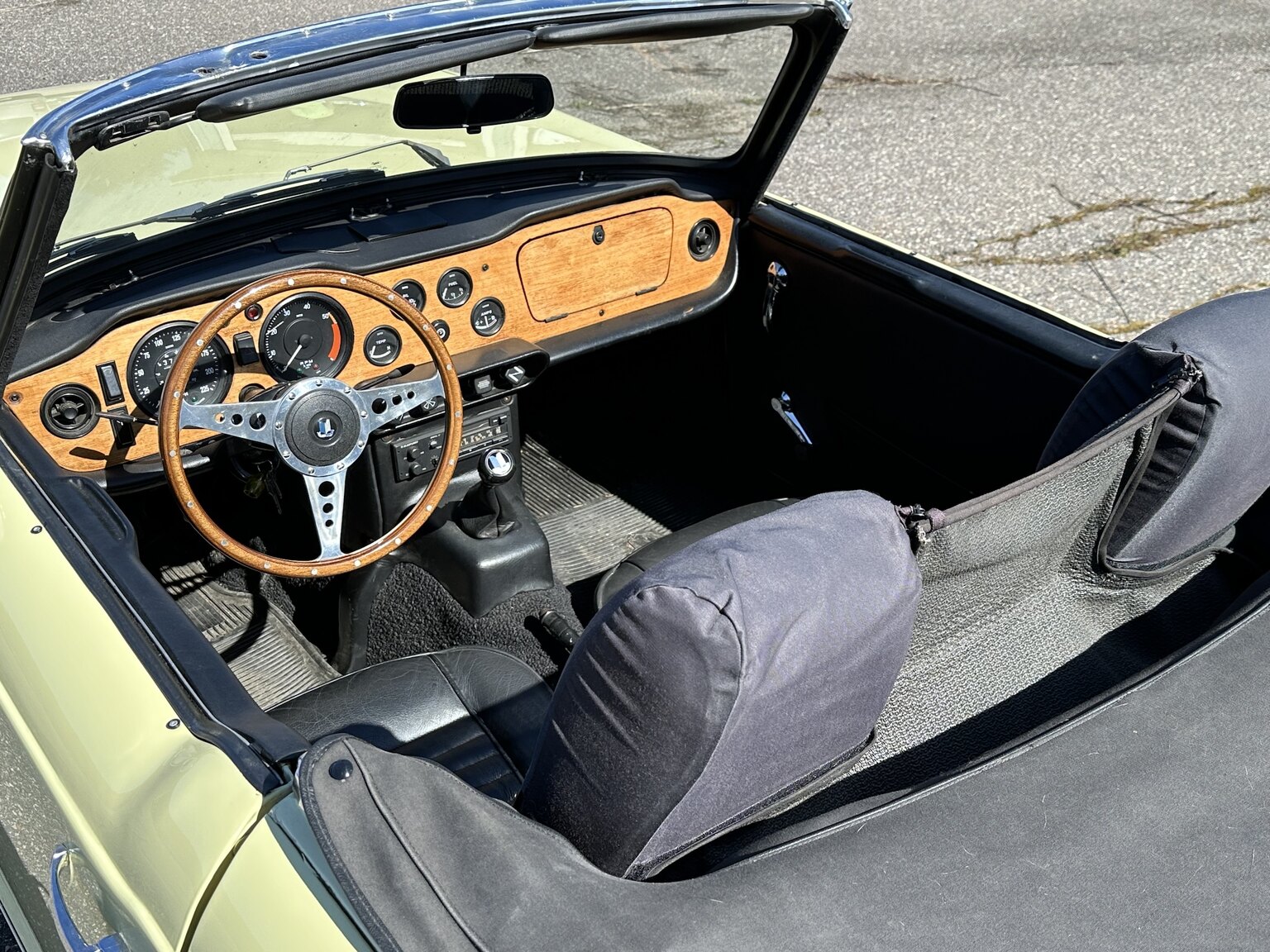 Interior image of 1971 Triumph TR6