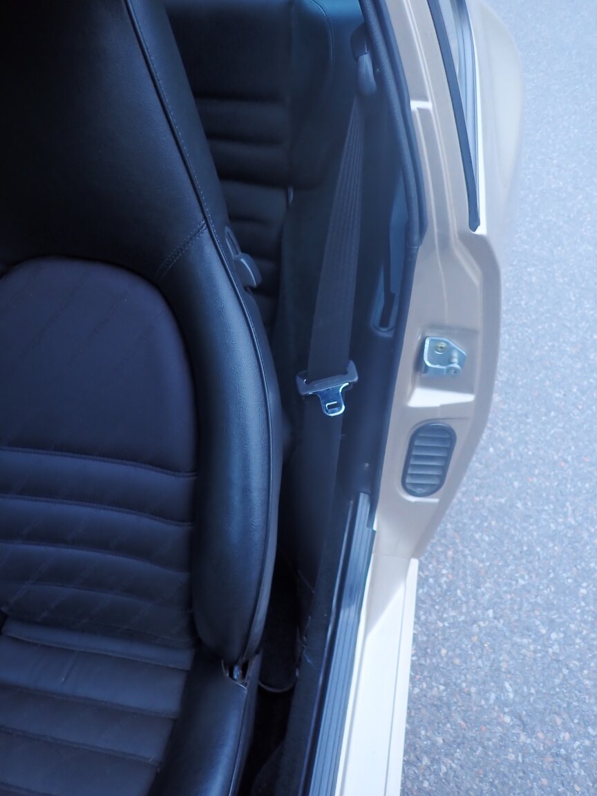 Interior image of 1986 Porsche 944 Coupé