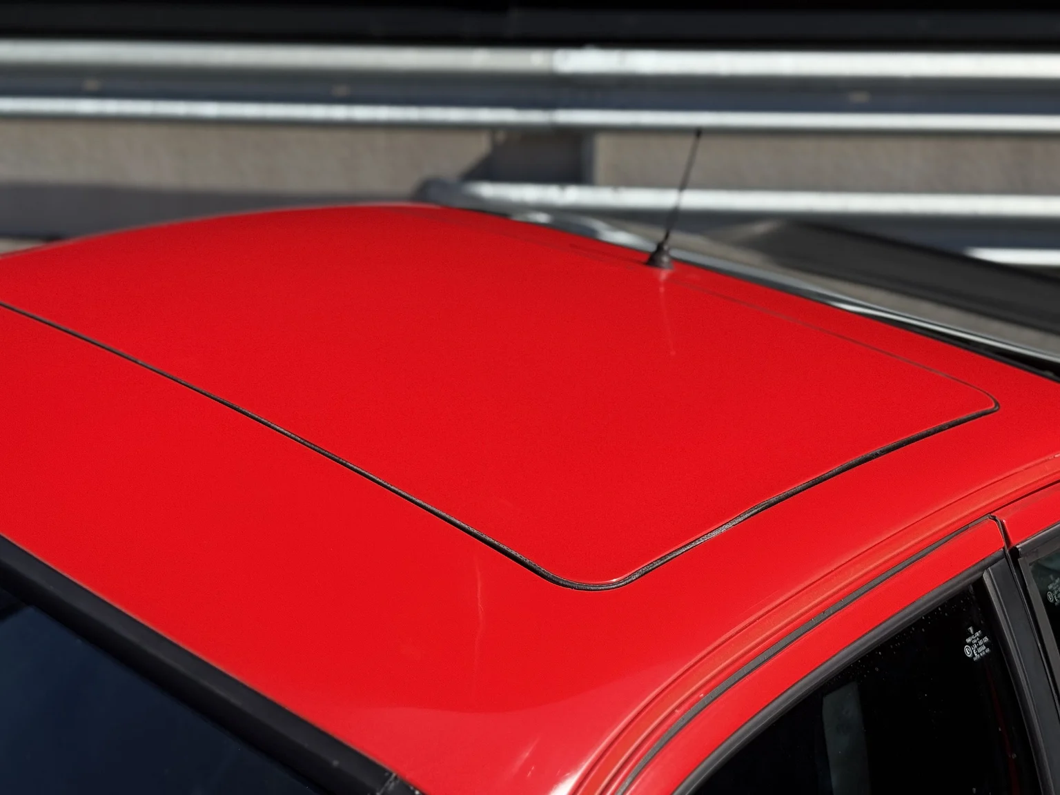 Exteriörbild på 1984 Porsche 944 Targa (35)