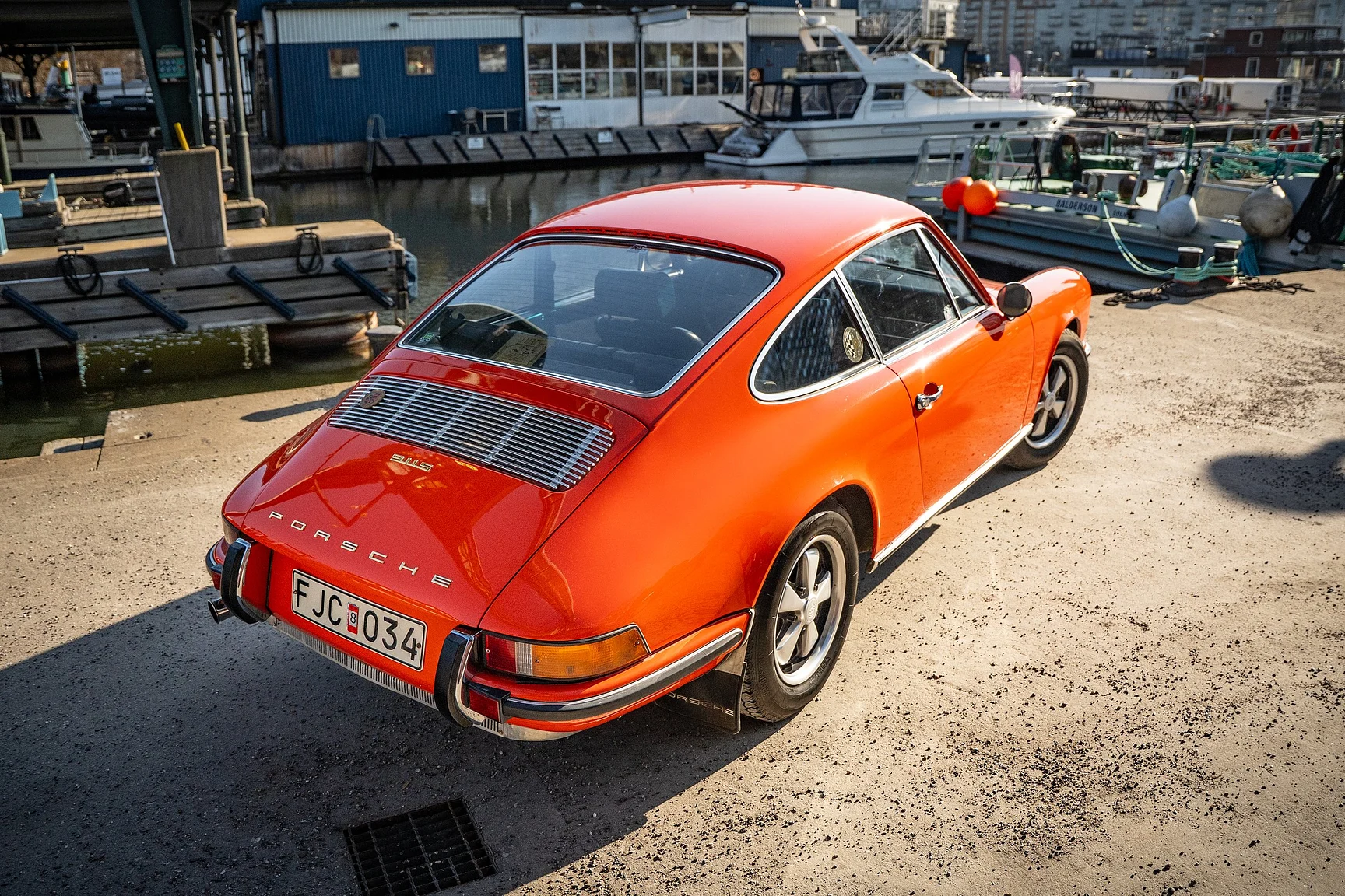 Exterior image of 1971 Porsche 911 S  (23)