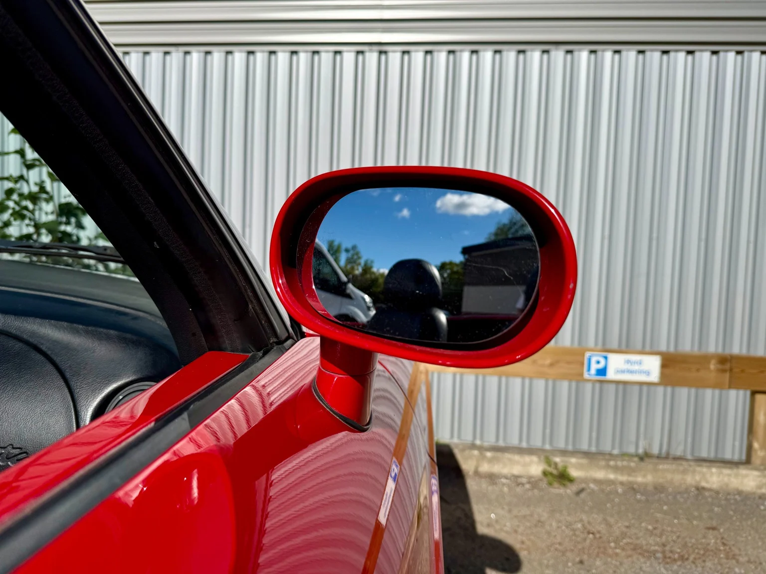 Exterior image of 1999 Fiat Barchetta cab. (36)