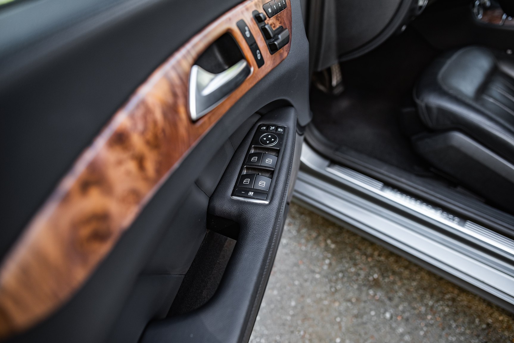 Interior image of 2011 Mercedes-Benz CLS 500