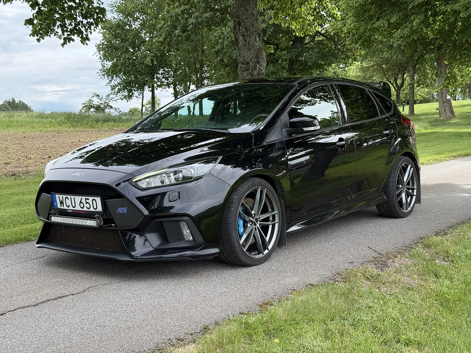 Exterior image of 2016 Ford Focus RS (1)
