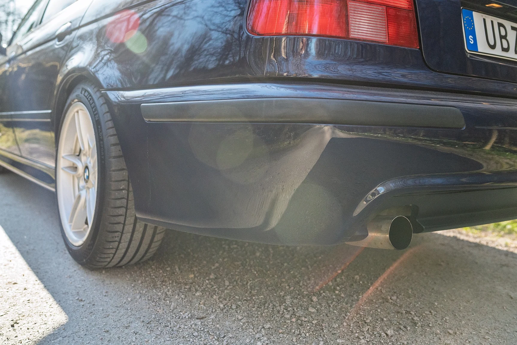 Exterior image of 1996 BMW 540iA (21)