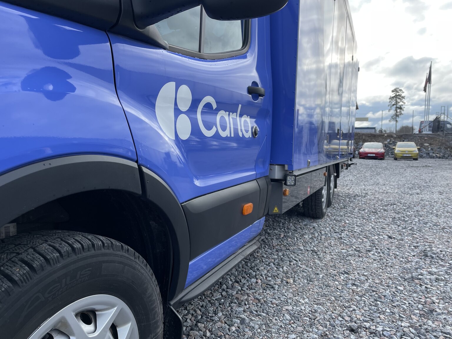 Exteriörbild på 2022 Ford Transit fordonstransport