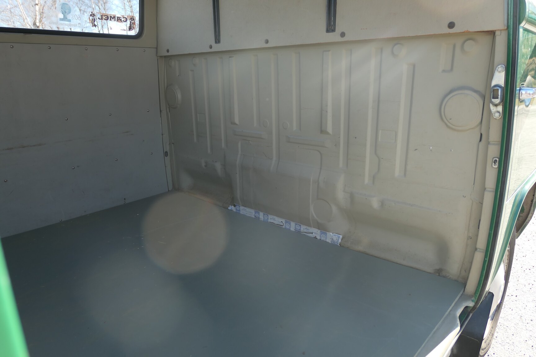 Interiörbild 1975 Volkswagen Transporter 1600 Minibuss