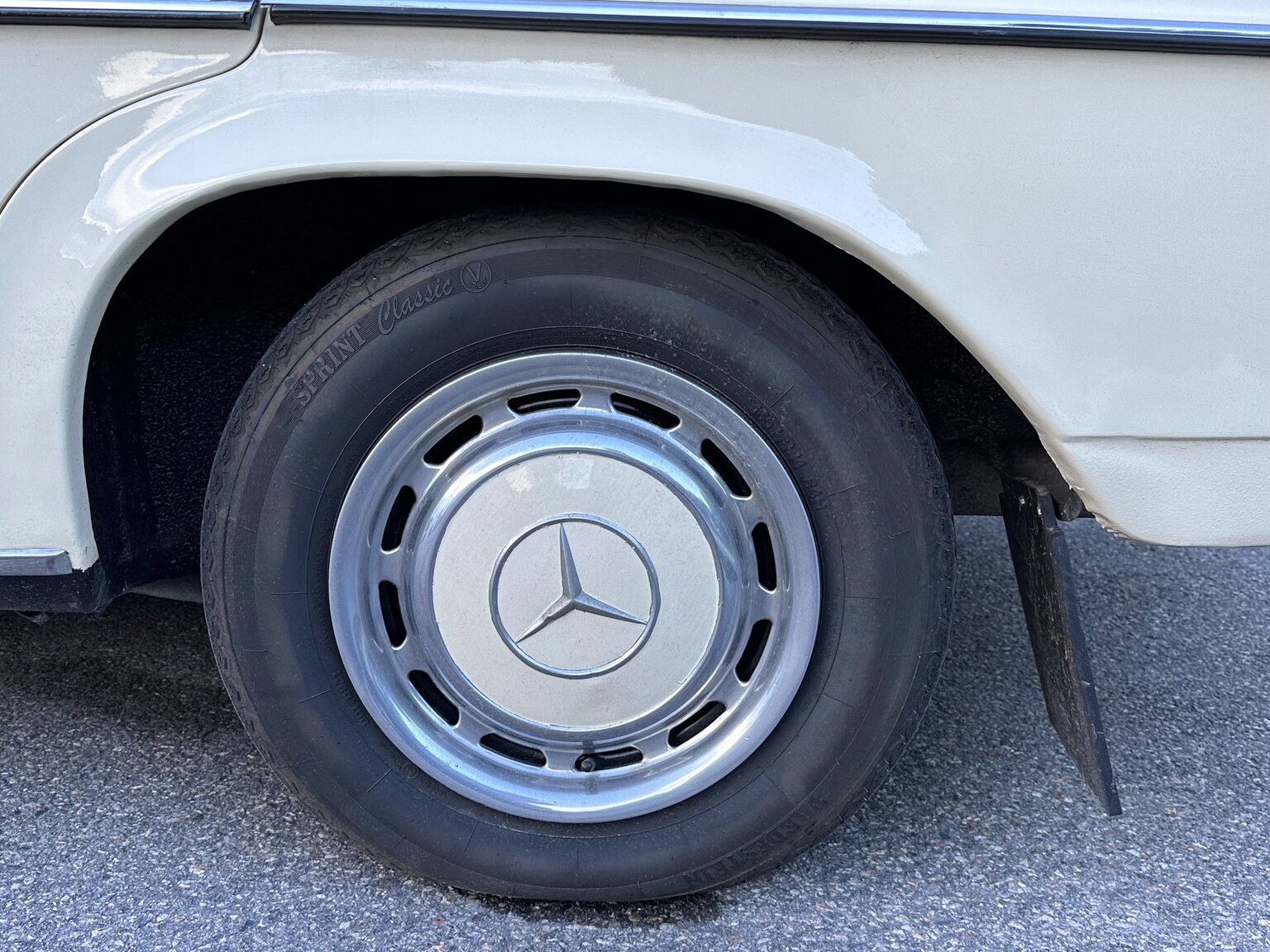 Aussenfoto 1974 Mercedes Benz 230.6