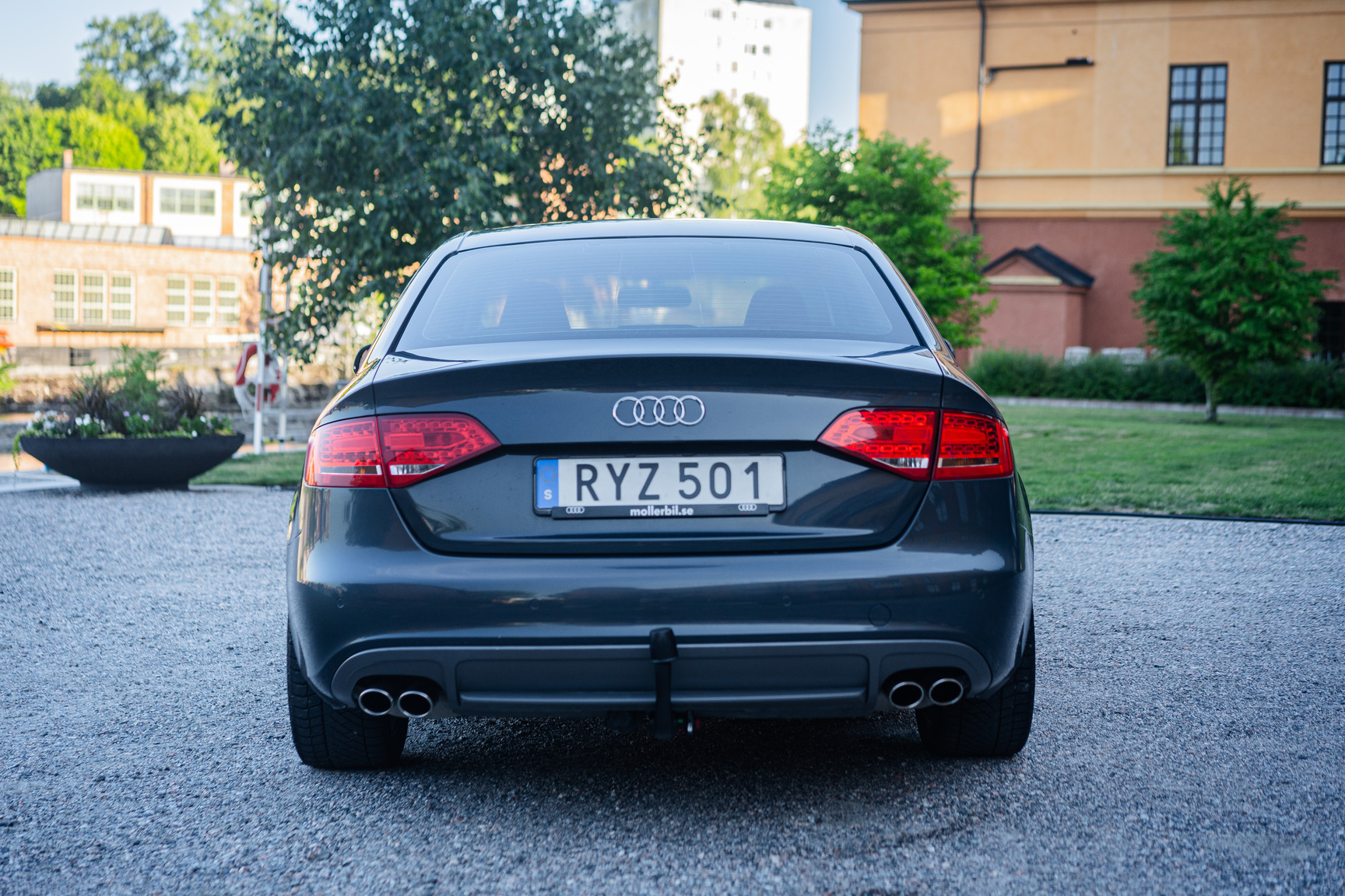 Exterior image of 2011 Audi S4 (25)