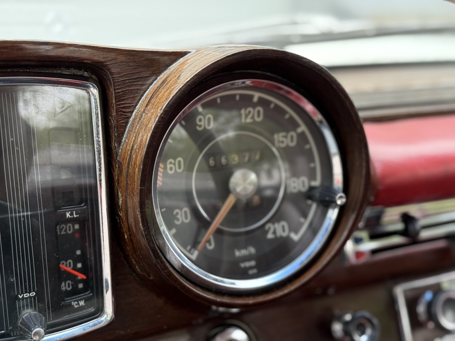 Innenraumfoto von 1963 Mercedes-Benz 220 SE