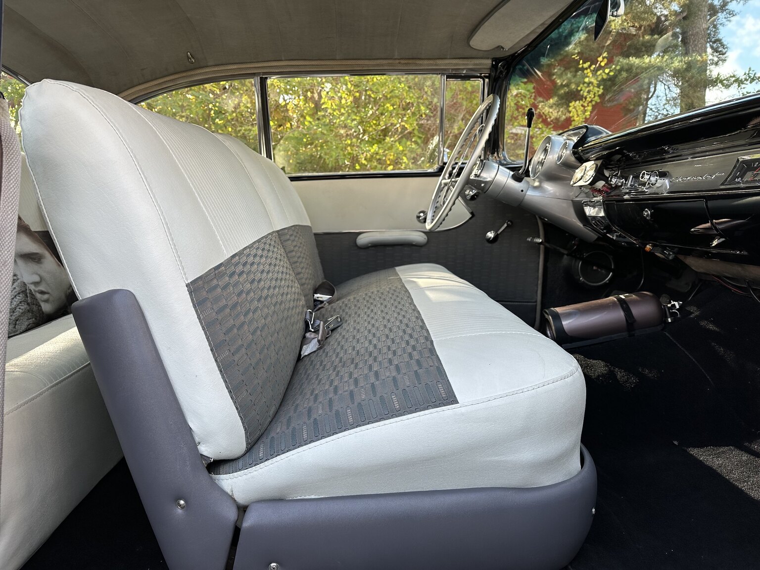 Interiörbild 1957 Chevrolet Two-Ten Restomod (28)