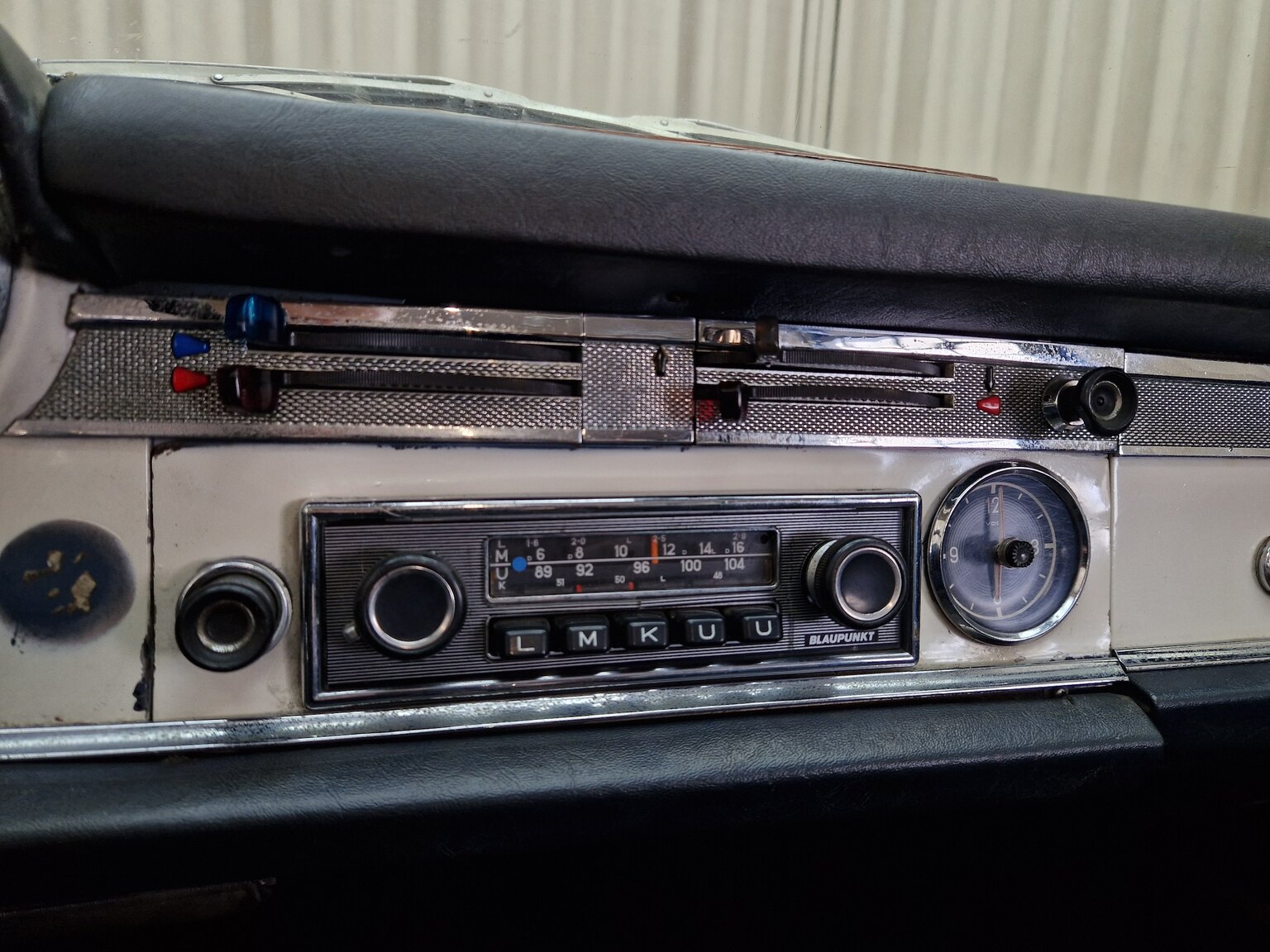 Interiörbild 1964 Mercedes-Benz 230SL Pagoda