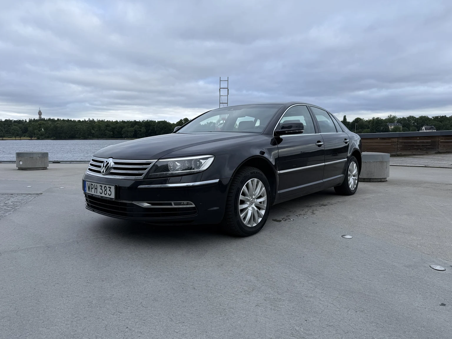 Exteriörbild på 2013 Volkswagen Phaeton 3.0 TDI (3)