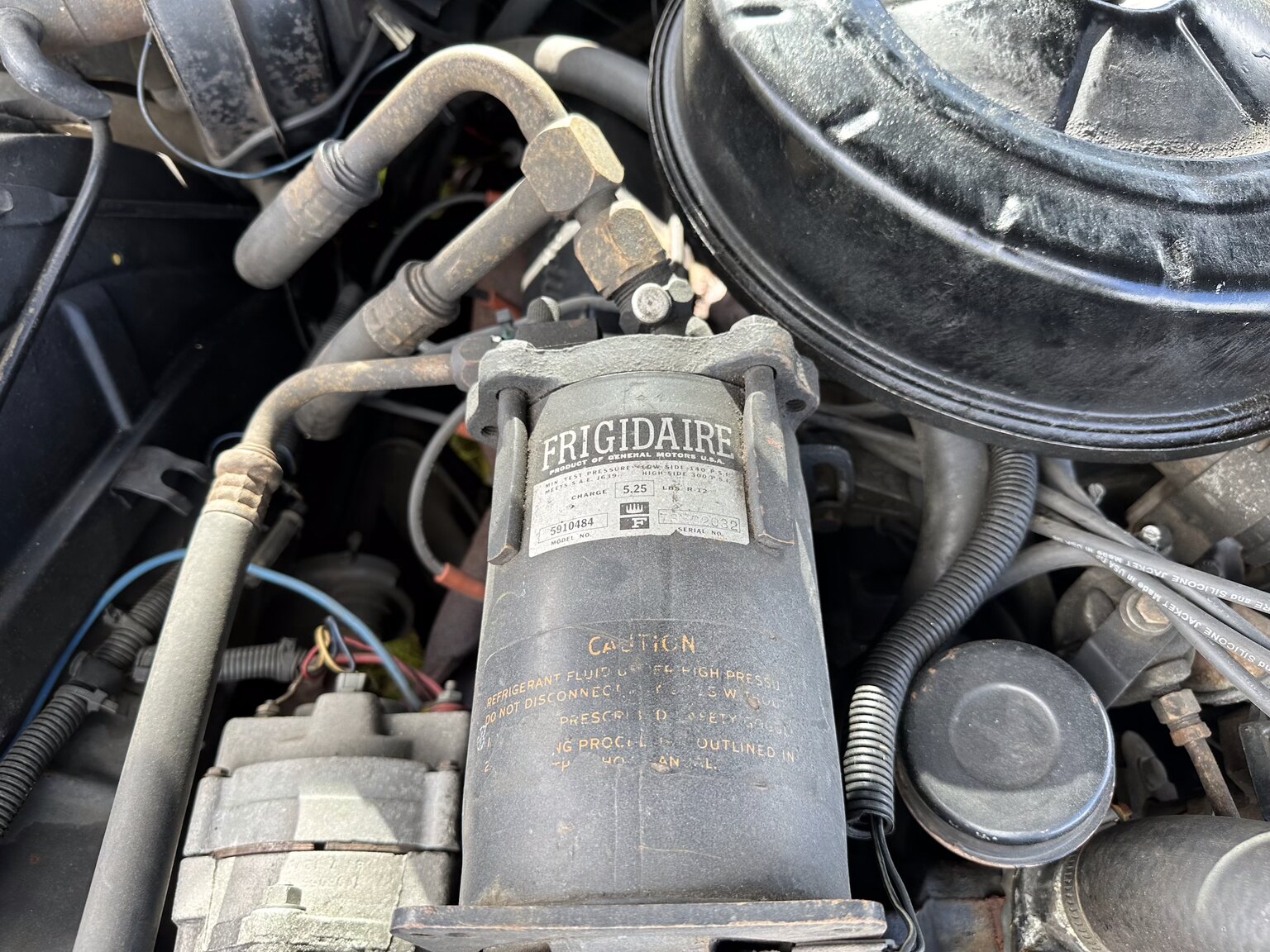 Image of 1964 Cadillac Fleetwood Seventy-Five Limousine mechanics (4)