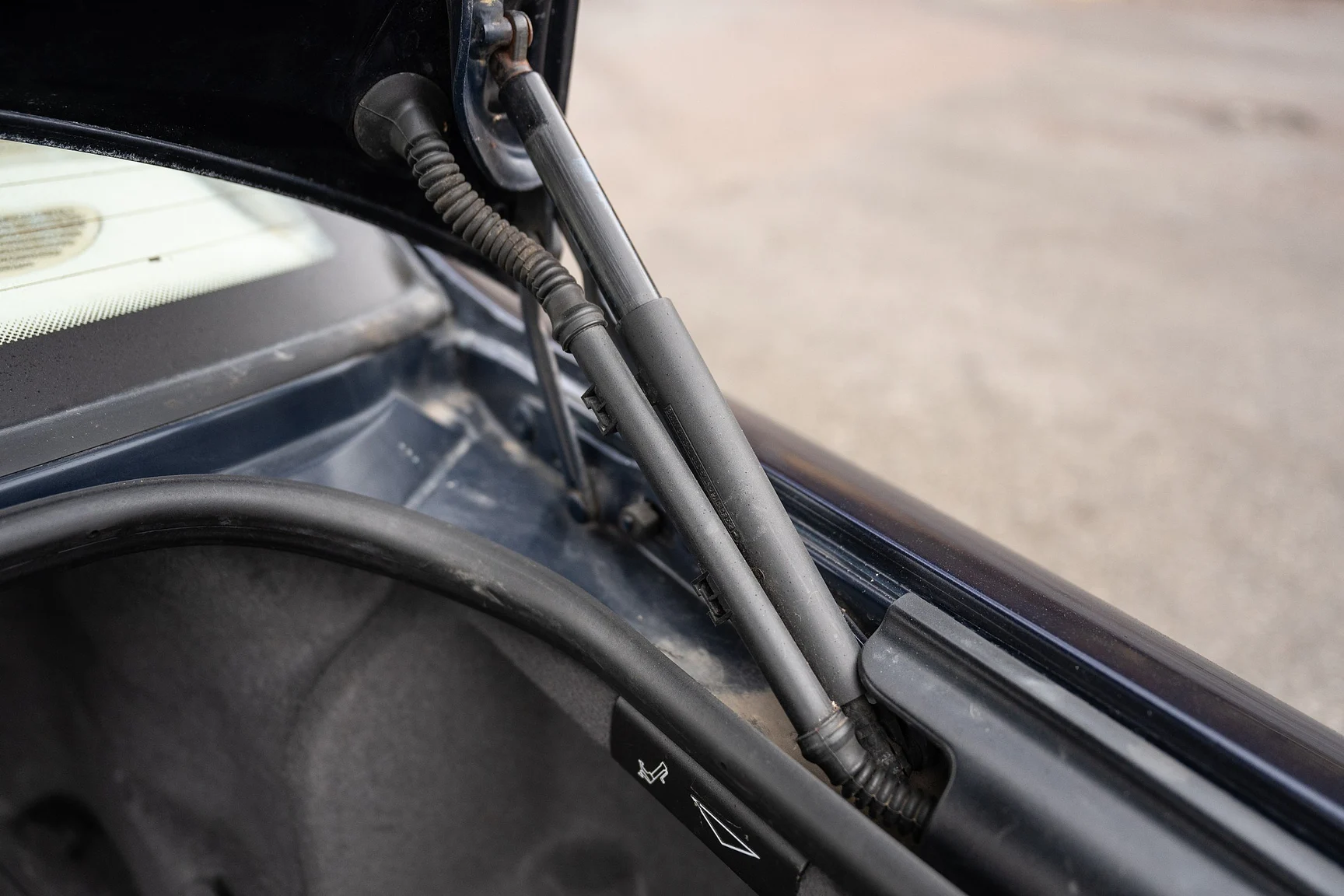 Interior image of 1996 BMW 740 iA - NO RESERVE (67)