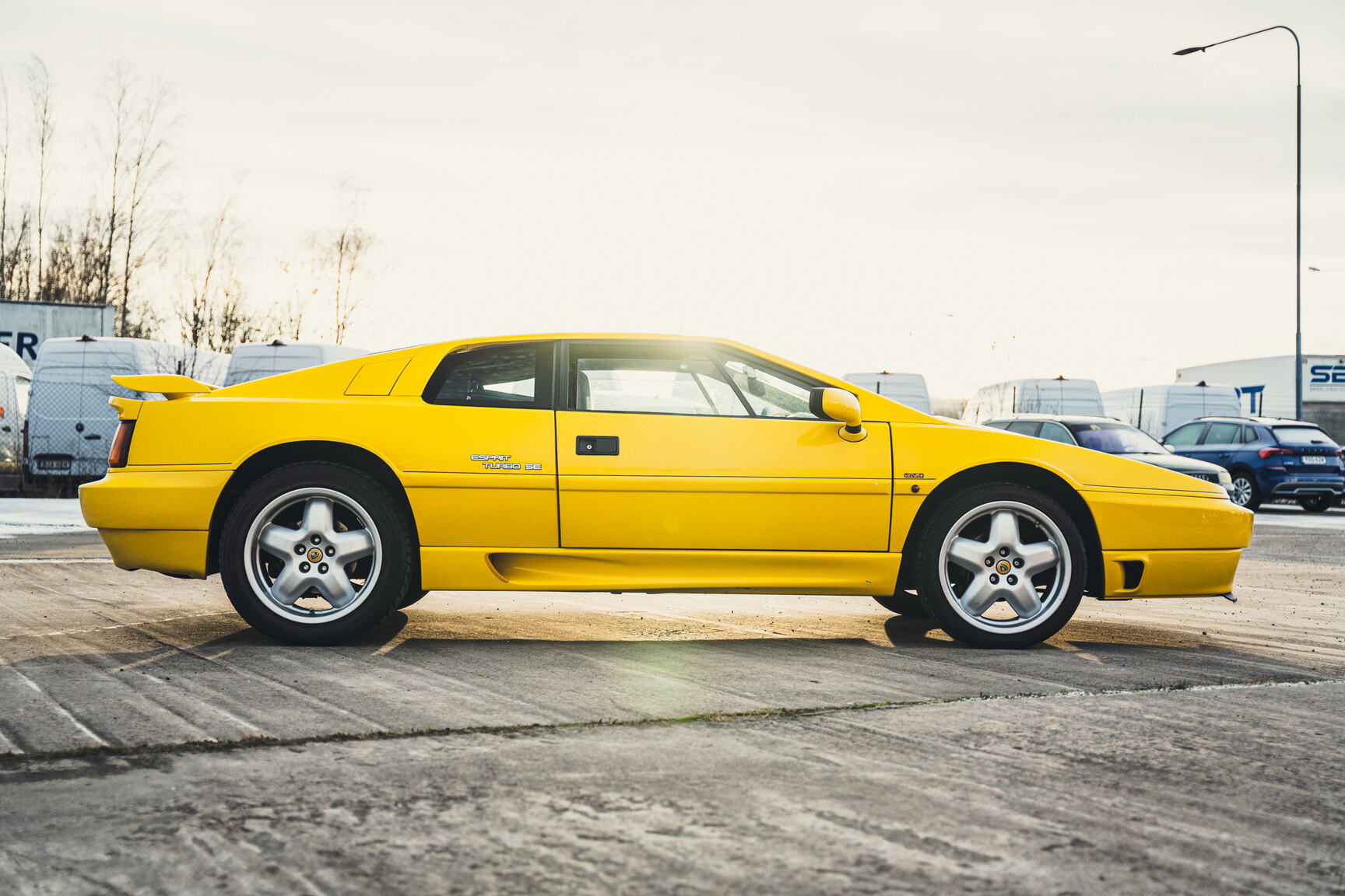 Exterior image of 1989 Lotus Esprit Turbo SE
