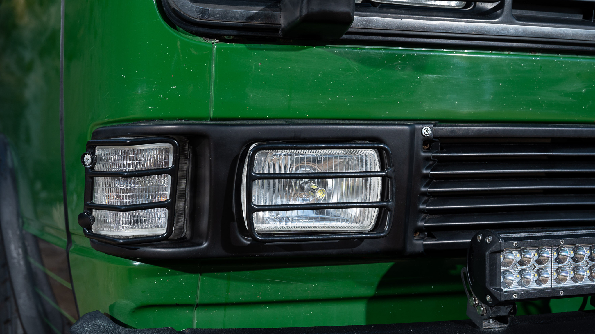 Exterior image of 1992 Volkswagen T3 Kombi Syncro 16" Westfalia