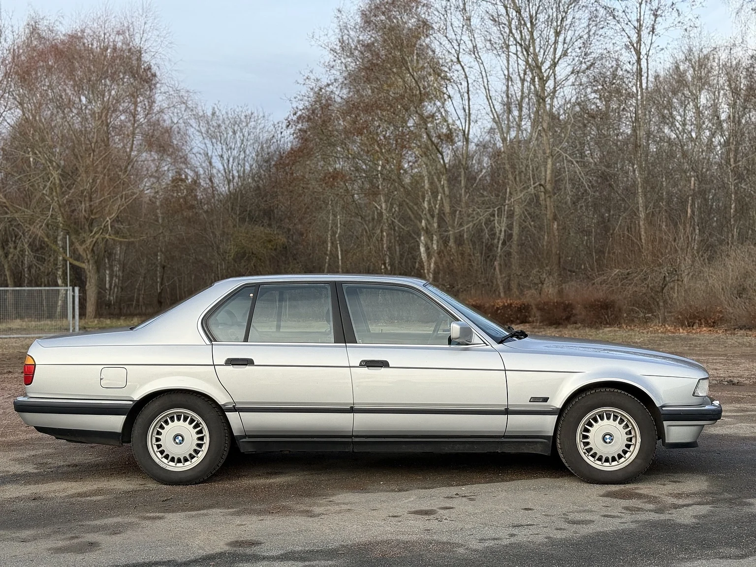 Exteriörbild på 1992 BMW 730iA (13)