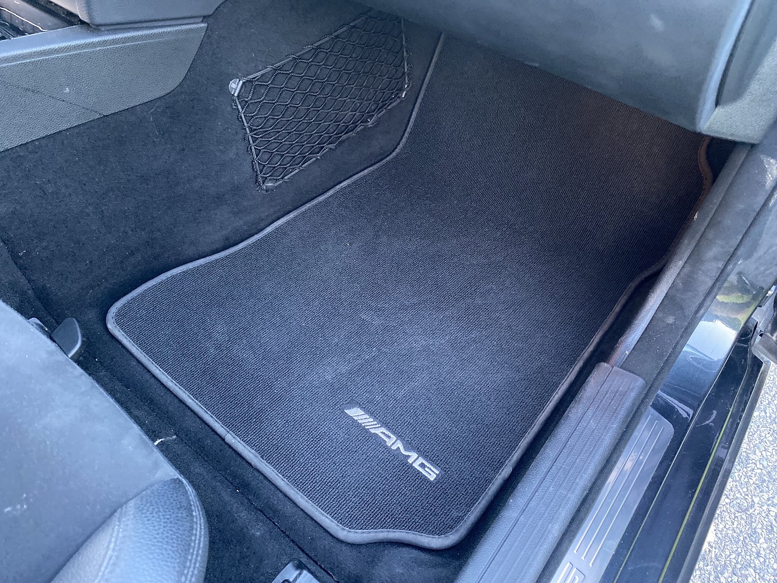 Innenraumfoto von 2011 Mercedes-Benz C 63 AMG