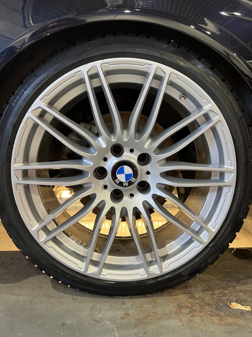 Exterior image of 2003 BMW 540i Touring