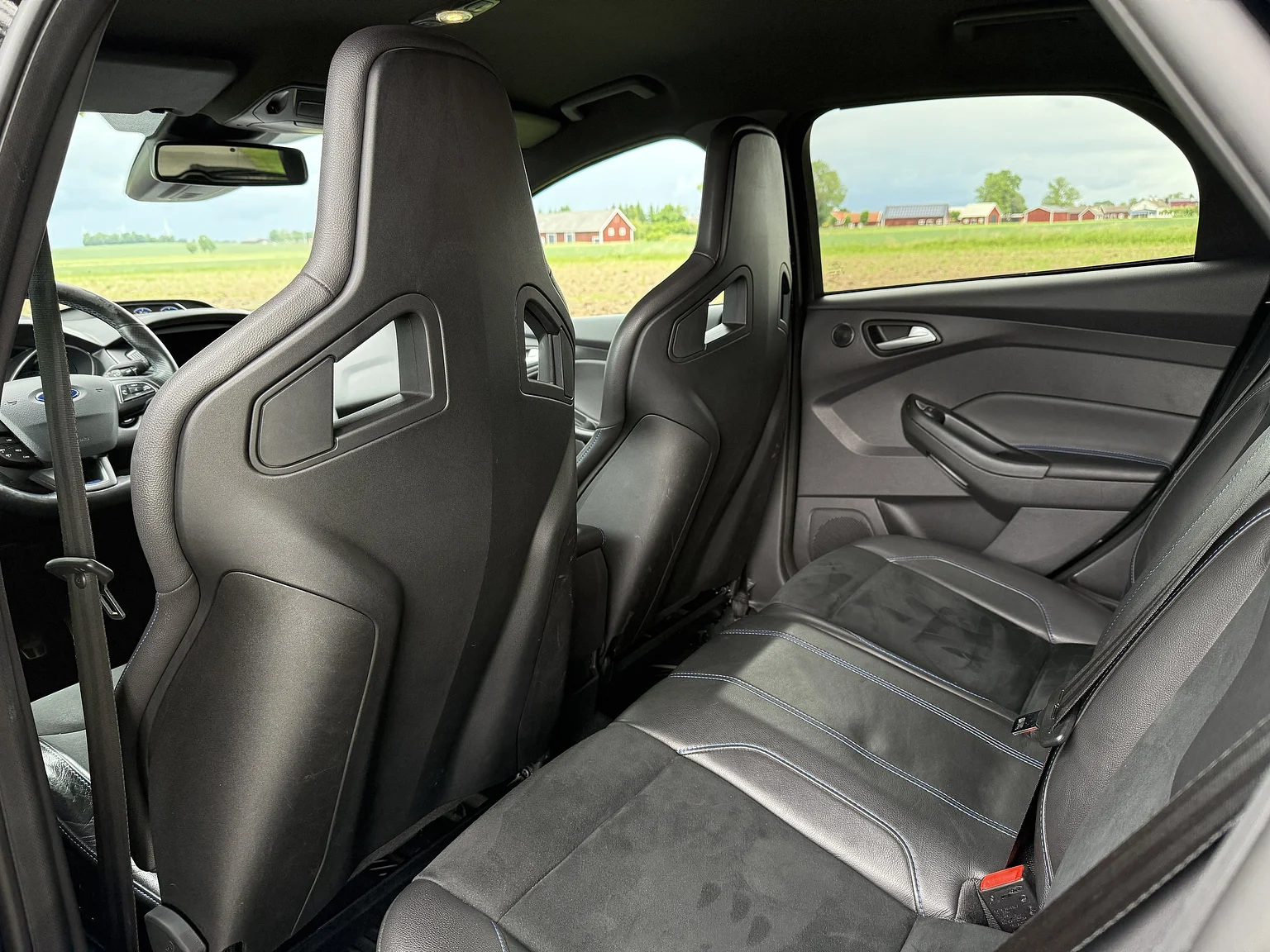 Interiörbild 2016 Ford Focus RS (34)