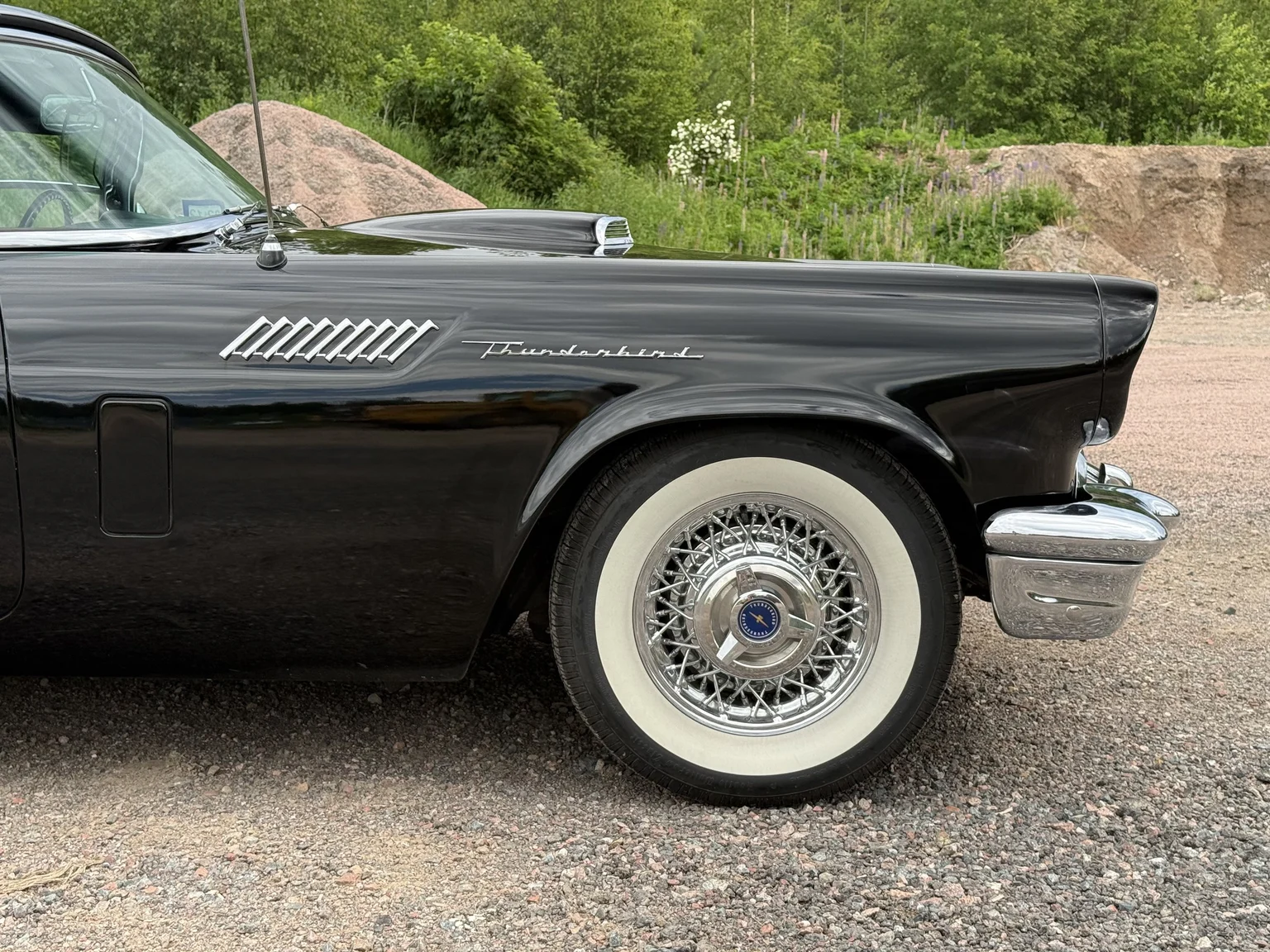Exterior image of 1957 Ford Thunderbird (32)