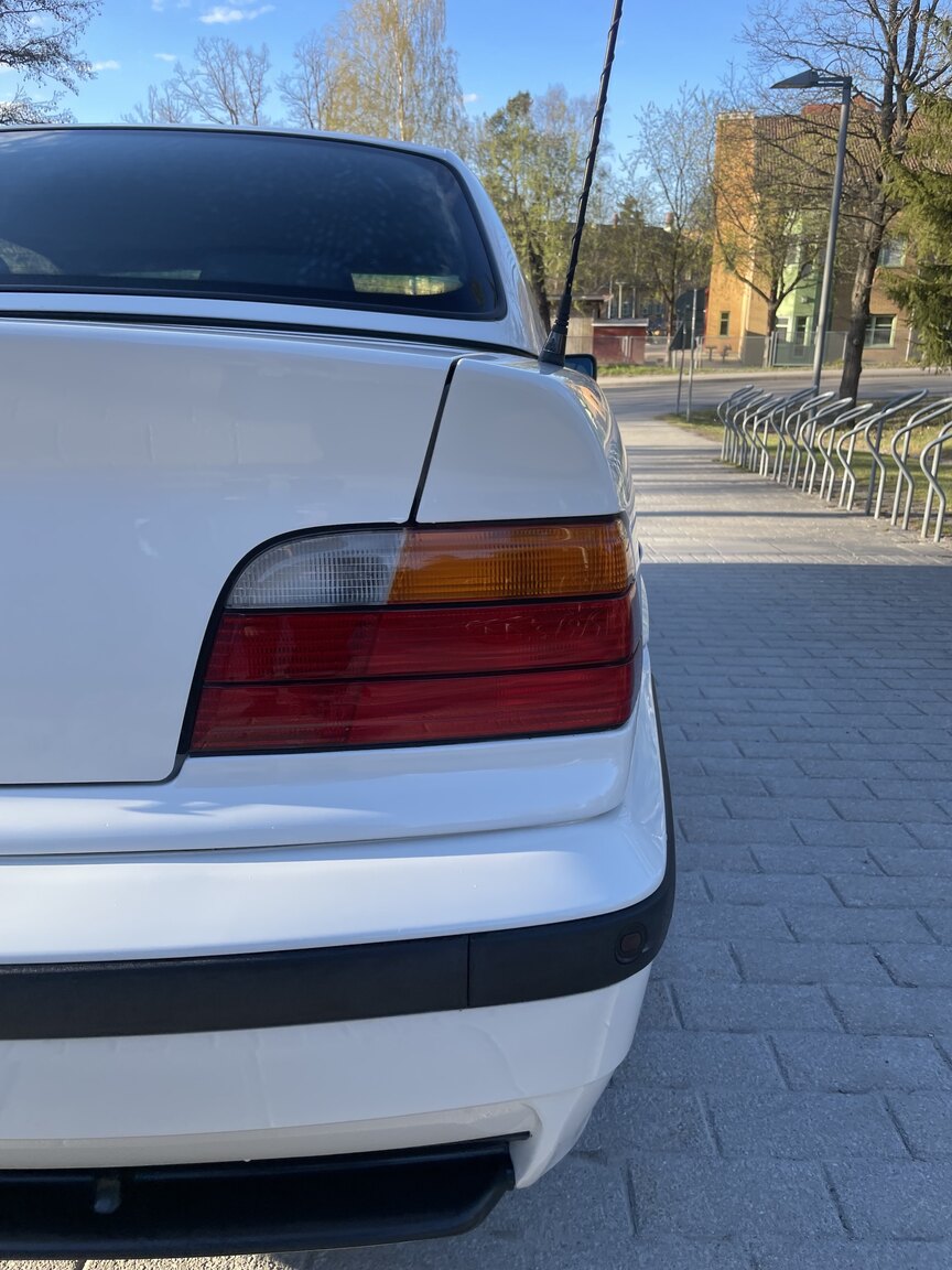 Exterior image of 1995 BMW 328 iA Convertible